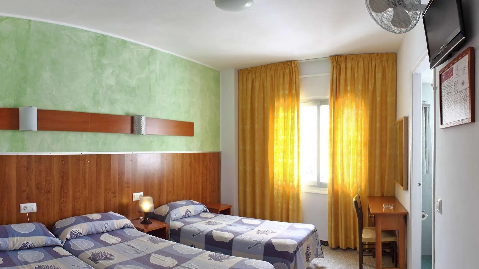 Guest house Hostal - Pension El Amigo Lloret de Mar