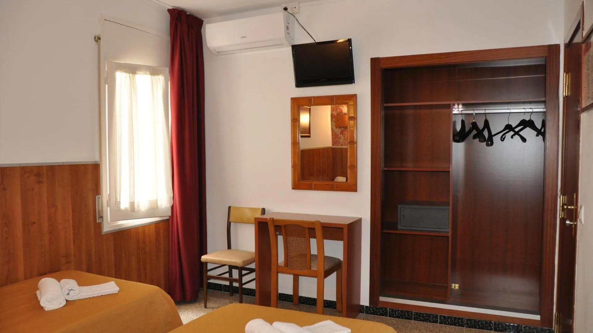 Hostal - Pension El Amigo Lloret de Mar