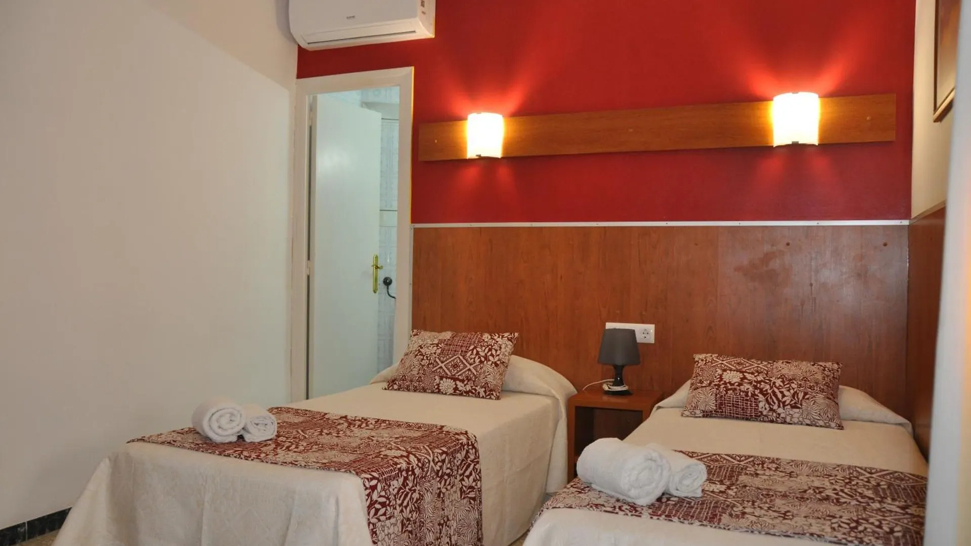 Hostal - Pension El Amigo Lloret de Mar Maison d'hôtes