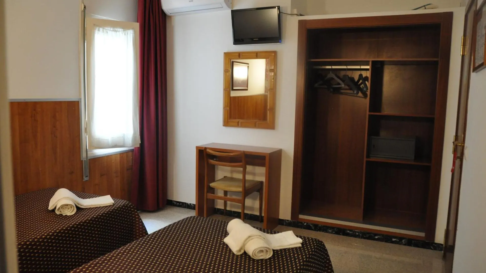 Hostal - Pension El Amigo Lloret de Mar